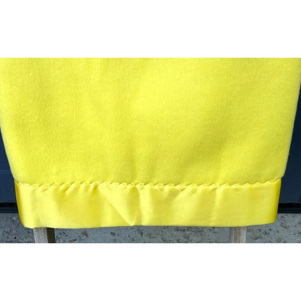 Vintage Handcrafted‎ Thermal Fleece Blanket Sateen Trimmed 65